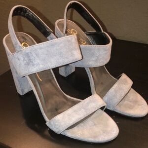 Pale blue faux suede heels 👠